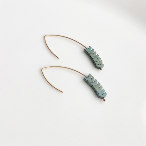 NEW "Merida" Stone Earrings (green) - Picture 2 of 7